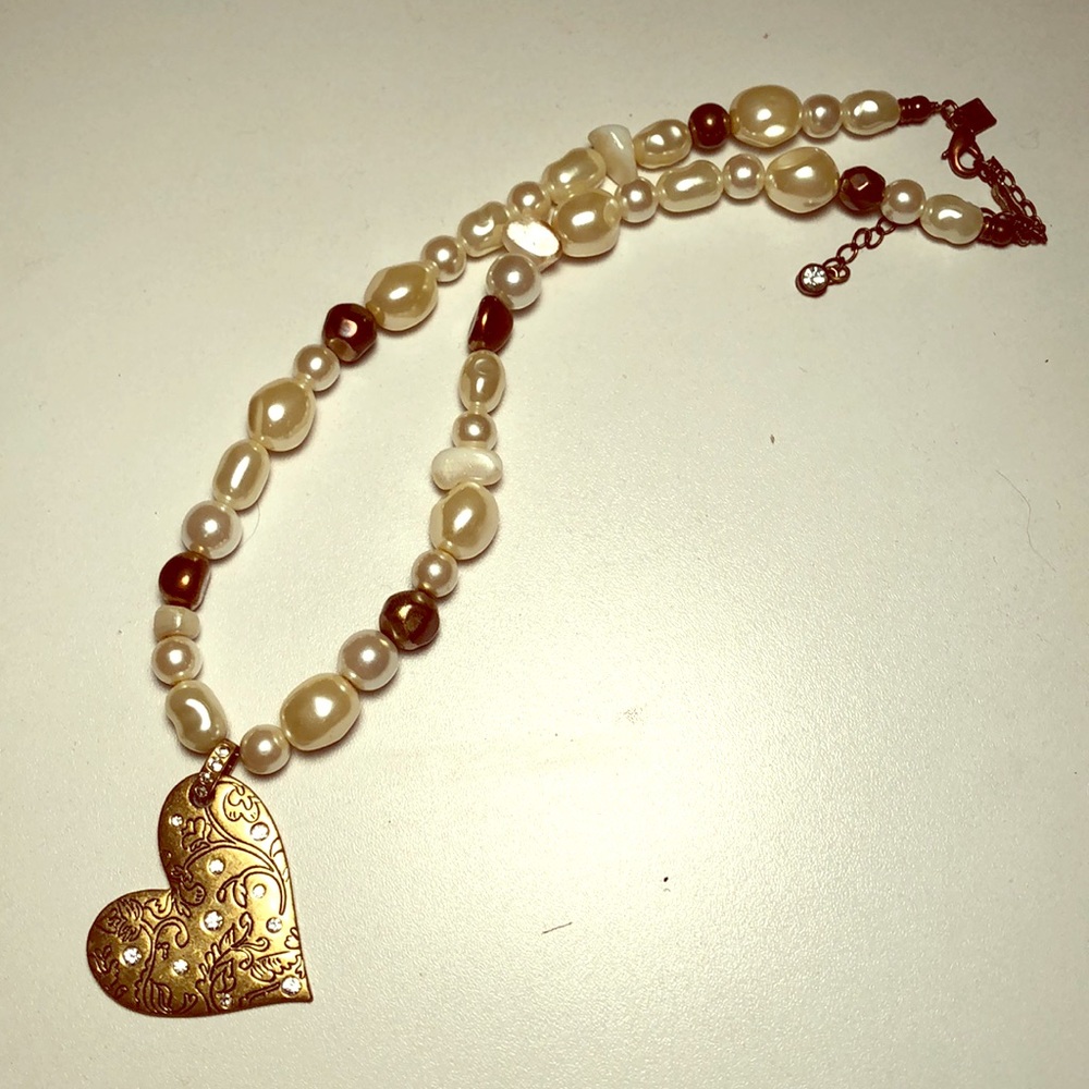 Pearllike necklace with gold heart and rhinestones
